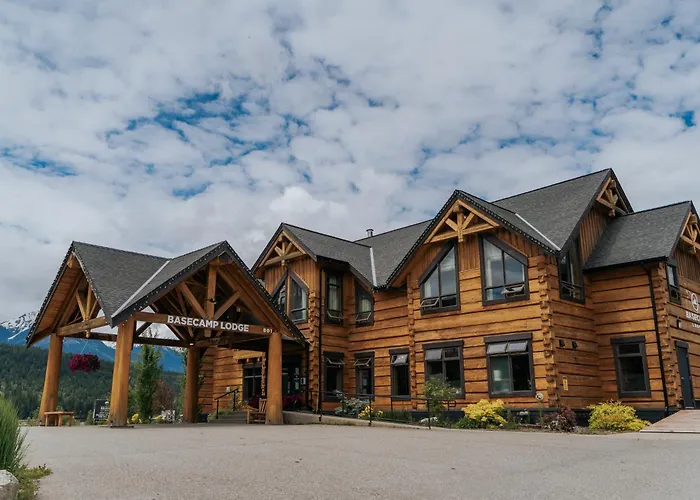 Basecamp Lodge Golden