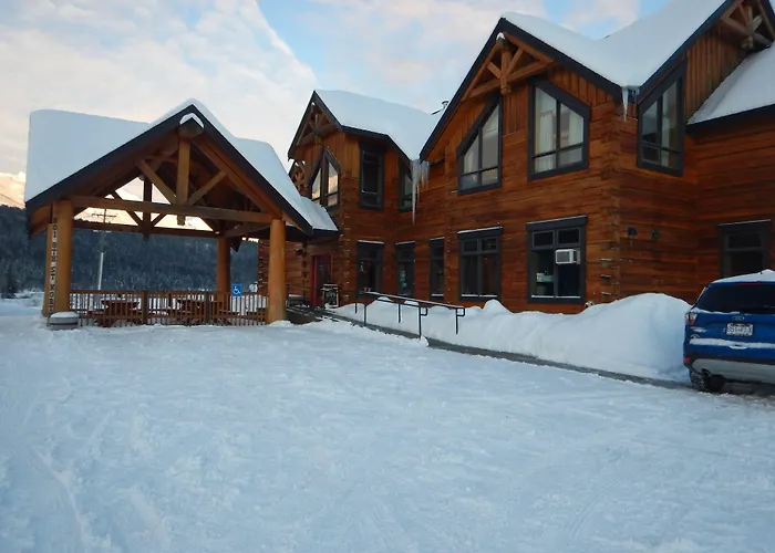 Basecamp Lodge Golden